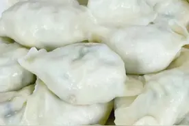 西葫芦素三鲜水饺是真鲜也真难包！老厨教你调馅技巧，不破不出水