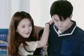 #范丞丞章若楠偶像剧式重逢 用偶像剧的形式打开“丞楠旧事”，没想到在跑男看到了宿命感的具像化 #奔跑吧