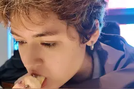 外国人第一次吃山东特色#洋盆友 #外国人在中国 #美食推荐 #chinatravel #山东视频封面