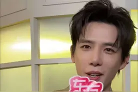 #王安宇 回应两广地区指定有点说法，会在镜头拍不到的地方偷偷穿人字拖，也是成功入乡随俗了~#东方新娱乐 #微博电影之夜