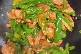 你知道辣椒炒肉要怎样炒才能肉片滑嫩，辣椒爽脆不辣呢~#家常菜 #辣椒炒肉 #辣椒