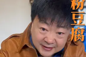 来大同啊，粉羊杂吃过了，今儿来一碗粉豆腐，配上一张小油饼，这早餐就问你怎么样？  #心动打卡指南  #洪剑涛的美食之旅  #洪剑涛的种草地图  #大同  #粉豆腐