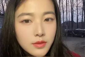 所有成大事的男人都会有一段非常至暗的时刻，他会从人生的高度突然坠落，被命运狠狠的捅了一刀！在他孤立无助的时刻，所有虚假的爱人和亲友都会让他痛得更难过更深刻……你以为他会就此垮掉吗？所有的困难和补刀，只不过是他涅槃重生的燃料，独自走过人生低谷的男人只会从此飞得更高……#情感 #情感共鸣 #男女情感 #男人#励志@抖加🔥上热门🔥dou+🔥热点宝视频封面