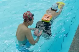 蛙泳蹬腿水下教学#游泳#蛙泳教学 #蛙泳#游泳技巧 #游泳教练肖鹏视频封面