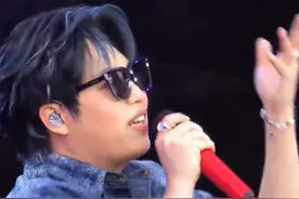 博主称神曲“#跳楼机 ”吸金4000万，歌手LBI利比获约20%的版税收入。