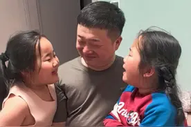 爷爷奶奶到底更亲那个孙女😅，姐俩真是斗不完的嘴#爷爷奶奶的疼爱 #隔辈亲 #双胞胎