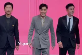 #于和伟 #王骁 #冯嘉怡 同框亮相#尖叫之夜红毯 “叔圈男神”们这魅力无敌啦视频封面