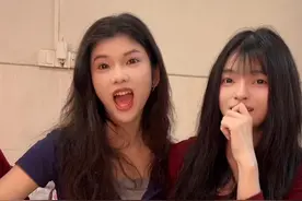 趣味游戏炸金花 你们觉得谁炸鸡比较厉害@沙雕大学生 @沙雕表妹  #视频纯属娱乐请勿模仿 #沙雕女孩欢乐多 #意想不到的结局 #视频来源于网络 #五花八门的消遣方式视频封面