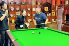 球技先不说，演技那是杠杠的#这台球一打一个不吱声 #一杆清台 #台球是一种生活 #台球🎱 @仙人🌙 （ 1月5号十辆宝马挑战赛)视频封面