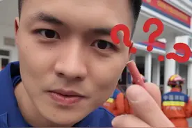燃放烟花爆竹记得远离人群#消防员 #燃放烟花爆竹需谨慎视频封面