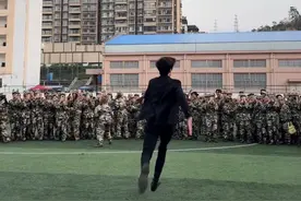 190的我有没有让你们闺蜜爱上#190 #社恐 #害羞 #腼腆 #阳光男孩视频封面