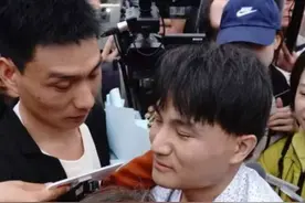 右眼失明、流落街头，被拐23 年的越发刚如何逆袭成工程师 找到回家路? #越发刚 #越发刚强与坚韧 #越发刚寻亲成功 #越发刚寻亲  #越发刚回国认亲视频封面