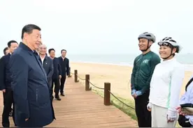 习近平：把身体搞好，然后把家庭建设得更好。视频封面