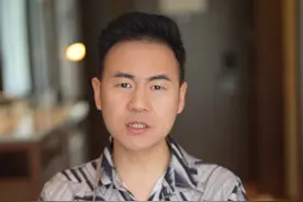 作为父母没日没夜奔波为了啥，不就是为了给家人孩子更好的生活和教育吗，每当工作一天拖着满是疲惫的身体，回到家时看到自己孩子沉迷游戏，也不和你说话，甚至看你到都烦，心里总有一种说不出的心酸，于是我把这种滋味写成一首歌