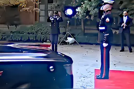 美国旧金山会晤经典名场面 「红旗国宾车霸气出场：什么叫专业!」视频封面