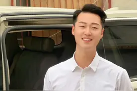 每天都过的好累，真想现在放下手头的一切，开车奔向你所在的地方#治愈性笑容 #久别的人谁不盼重逢 #精神小伙 #老歌回顾视频封面