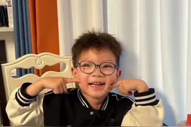 四岁儿子学写名字，着急自己姓氏太难写，宝妈跟婆婆俩吵着出招，都想让孩子跟自己姓#记录真实生活 #萌娃搞笑日常视频封面