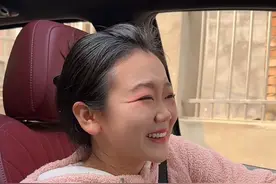 她单手拿捏方向盘，回村路上没波澜！仅靠一人之力整顿全国情报组织！😂#聂小妹视频封面