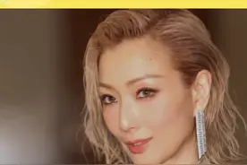 一直觉得#郑秀文 和#杨千嬅 长的好像 有没有同感的～视频封面