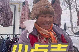 给 60 岁女朋友买棉袄…#看一遍笑一遍 #一定要看到结尾 #搞笑视频封面