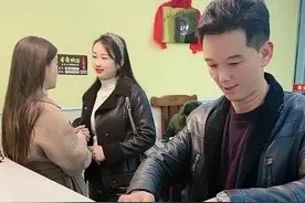当同事聚餐买单的时候，遇到这样的尴尬，这暖心的举动相信任何男人都会感动的吧？你这样做过吗？#暖心 #正能量#人情世故 @丁哥❤️丽姐视频封面