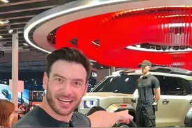 中国驾照比美国驾照难200倍？我去上海车展，结果被红旗汽车吸引#老外组团种草中国汽车#红旗来了红起来了视频封面