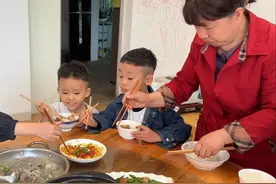 曾姨种的樟树港辣椒成熟了，今天炒一大盆辣椒炒肉，招待几位客人视频封面