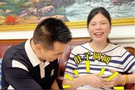 宝嫂怀孕已经过半了，五个月的孕期，胎动也更加明显，小家伙也很活泼。孕中期了宝宝也在开始长体重了～宝嫂也是更需要保护的重点！我要更加细心的照顾，迎接宝宝的到来！呵护老婆的安全！期待我们一家四口见面的一天～#孕期记录 #二胎#宝嫂怀孕 #夫妻日常