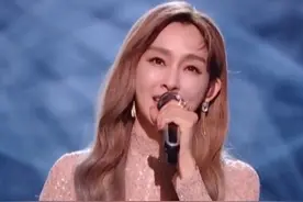 《歌手 2025》范玮琪补位失败被淘汰，观众称其声音发抖，本人回应：第一次登台很紧张，虚心接受大家的意见