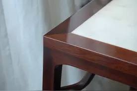 始于宋代的中式简约美学，简无可简的四面平画桌，八楞霸王枨成独特亮点，云石留白独特东方意境。#明式家具 #宋氏家具 #茶空间家具 #红酸枝巴里黄檀 #画案视频封面