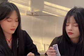 趣味游戏梦幻炸金花 看你跟我一条村的份上让你少喝一点@沙雕表妹 @沙雕姐妹酒局  #扑克牌的各种玩法 #视频纯属娱乐请勿模仿 #意想不到的结局 #沙雕女孩欢乐多 #是时候展现真正的技术了