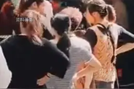 3月4日，据中国新闻网，全国人大代表王爽：建议增加景区女厕坑位。视频封面