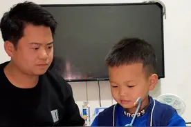 只要是辅导作业脾气都不好 #创作灵感 #辅导作业被逼疯的家长 #看一遍笑一遍 #原创视频 #幽默段子视频封面