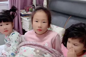 我又要做一个偏心的妈妈了，为了生活只能带着妹妹走，把姐姐放在家里，看着她哭着转身的时候心里说不出来的滋味！我知道鱼和熊掌不可兼得，陪她我就不能挣钱，为了不让她过寄人篱下的生活我只能选择努力，我想尽我的努力以后给她买套属于她自己的房子，糖果还有爸爸，但她只有我……加油吧💪视频封面