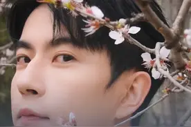 于朦胧工作室证实于朦胧去世，生前曾说：生而为人，向阳而生，看到第二天的太阳就觉得很幸福