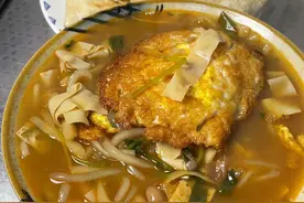 80后一拖二宝妈坚持早起做早餐……初中生点餐#螺蛳粉 一大早本来不想着让他吃，想想还是顺他心吧！小学生点餐#菜煎饼，昨天没吃上今天倒是吃上！初中生今天补课依旧是早起的一天！#我的厨房日记 #我的早餐日记