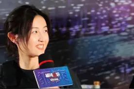 #成龙 #张子枫 复刻龙叔小玉名场面 龙叔说自己入行64年 是演员 会演一辈子戏 #电影捕风追影首映礼 #电影捕风追影