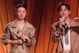 傅首尔瘦到认不出！现身《歌手》现场状态绝了，又美又有气质，这波瘦身直接给我焊死减肥flag！#傅首尔瘦了#娱乐 #歌手#减肥#快来围观