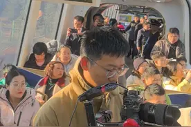 丽江雪山观光火车、玉龙雪山新游客服务中心今日（2月12日）开通运营视频封面