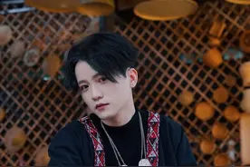 黎族时尚大片 让更多人看见海南非遗   #槟榔谷非遗旅拍 #探秘槟榔谷黎苗文化 #槟榔谷民族旅拍节 #槟榔谷波隆火秀 @槟榔谷 #非遗视频封面