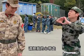 舍不得舍不得，一万个舍不得！#军训 #大学生哪有不疯的 #大学生活视频封面