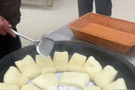 姐妹们用酵母粉蒸馍就是这样蒸的，太简单了，一学就会，赶快动起手来，蒸馍喽#妈呀太香了 #忘不了的童年味道 #发面馍怎么做