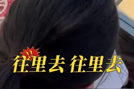 6月15日，山东日照。女童被困车内，三名刚参加完中考的男生果断破窗救人！#救人 #中考生视频封面