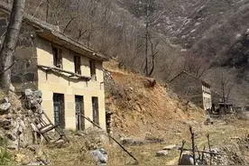 南太行美丽古老的石头村落，眼前的两层石头老房子，却带来了美好的回忆。#老房子的回忆 #我的乡村生活 #行走山村视频封面