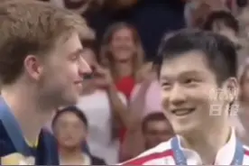 当地时间6月1日，樊振东即将加盟的德国萨尔布吕肯乒乓球俱乐部在欧洲乒乓球冠军联赛（简称欧冠）男团决赛中第三次夺得欧冠冠军。俱乐部主席和莫雷加德都非常期待樊振东的加入！（来源：九派新闻）#樊振东 #欧冠 #莫雷加德 #德甲视频封面