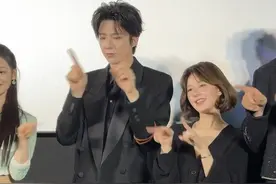 #赵露思 #刘宇宁 同框跳You R手势舞好甜#珠帘玉幕视频封面