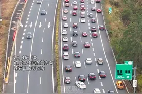 春节还未过完，千万粤东游子陆续踏上之路， 纵有万般不舍，也需和故乡说一声再见，星途璀璨，前程万里。#深汕合作区 #春节高速 #返程高峰 #堵车 #甬莞高速视频封面