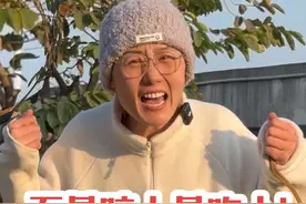 母女逛公园被四只烈性犬撕咬！ 这种惨剧到底还要多少次才能引起重视，每次看到这种事情真的太心痛了@亨特训犬 #母女逛公园 #被狗咬 #被咬女童视频封面