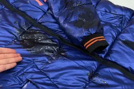 羽绒服不管多脏，教你一招，5分钟洗干净立马就能穿，方法太棒了视频封面