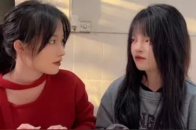 趣味游戏梦幻炸金花 没牌你们就投@沙雕表妹 @沙雕姐妹酒局  #沙雕女孩欢乐多 #扑克牌的各种玩法 #过年提前练习牌技 #玩游戏她是认真的 #扑克牌游戏推荐视频封面